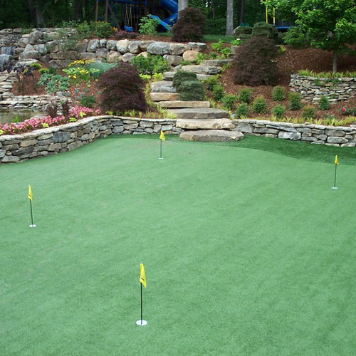 View Outdoor Putting Greens