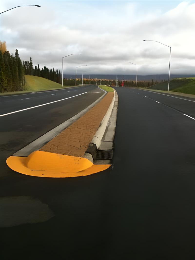 Colaska Raised Medians - CADdetails