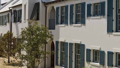 Refining Relaxed Elegance in a Place Where All Roads Lead to the Beach