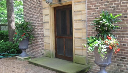 Garden Urns - A Style Guide