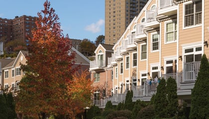 Celect® 7" Clapboard in Latte and Celect® Trim in Frost