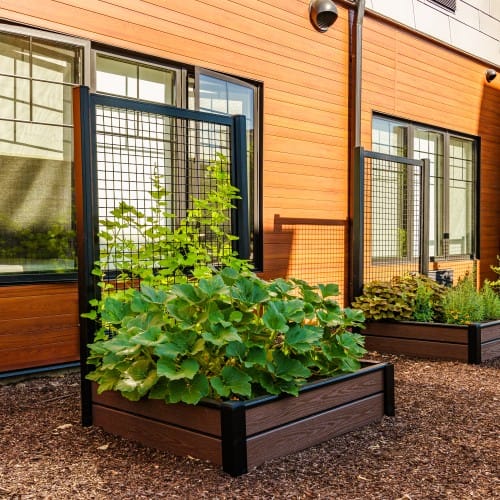 NatureScreen® Commercial Planters  preview 2