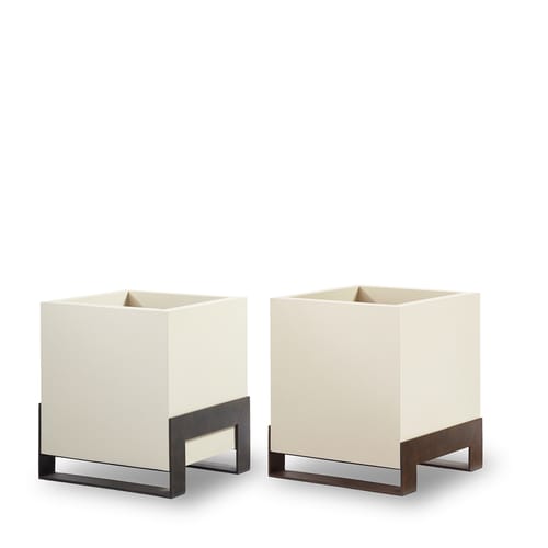Dallé Stand Planter preview 1