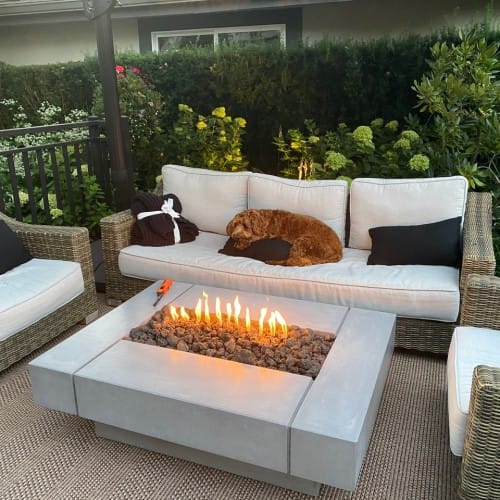 Quadra 48 Concrete Fire Table