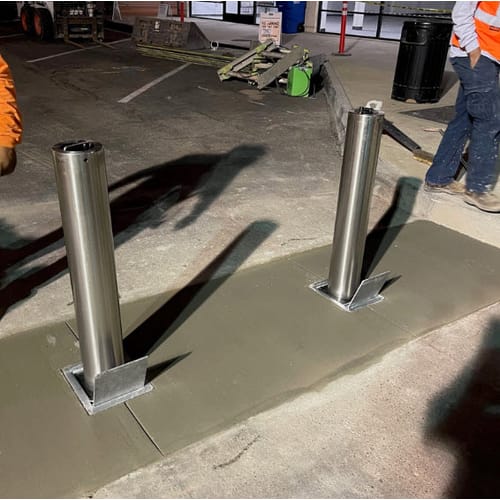 RhinoGuard® 35-30 Lift Assist Bollard preview 2
