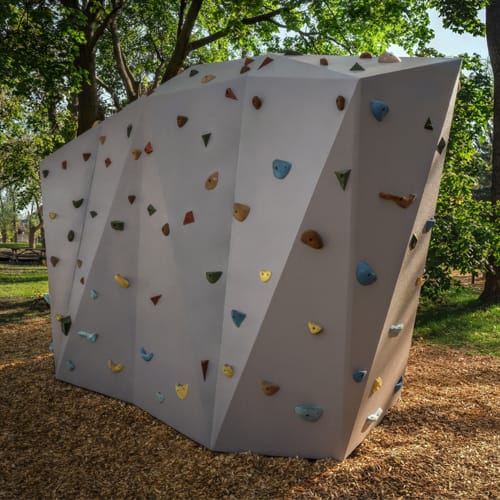 Urban Boulder: Alpine v4