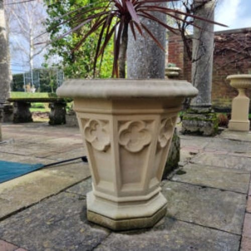 Gothic Vase (A380)