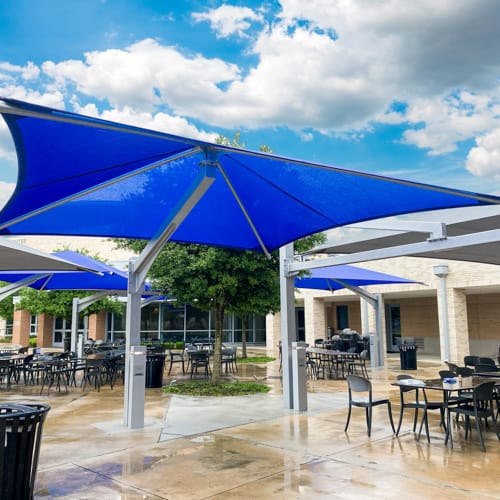 Single Post Umbrella 15'x15' preview 1
