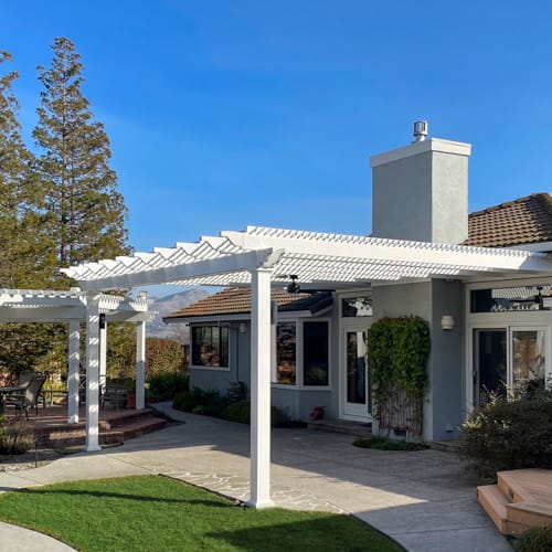 16' x 20' Traditional Attached Vinyl Pergola preview 3